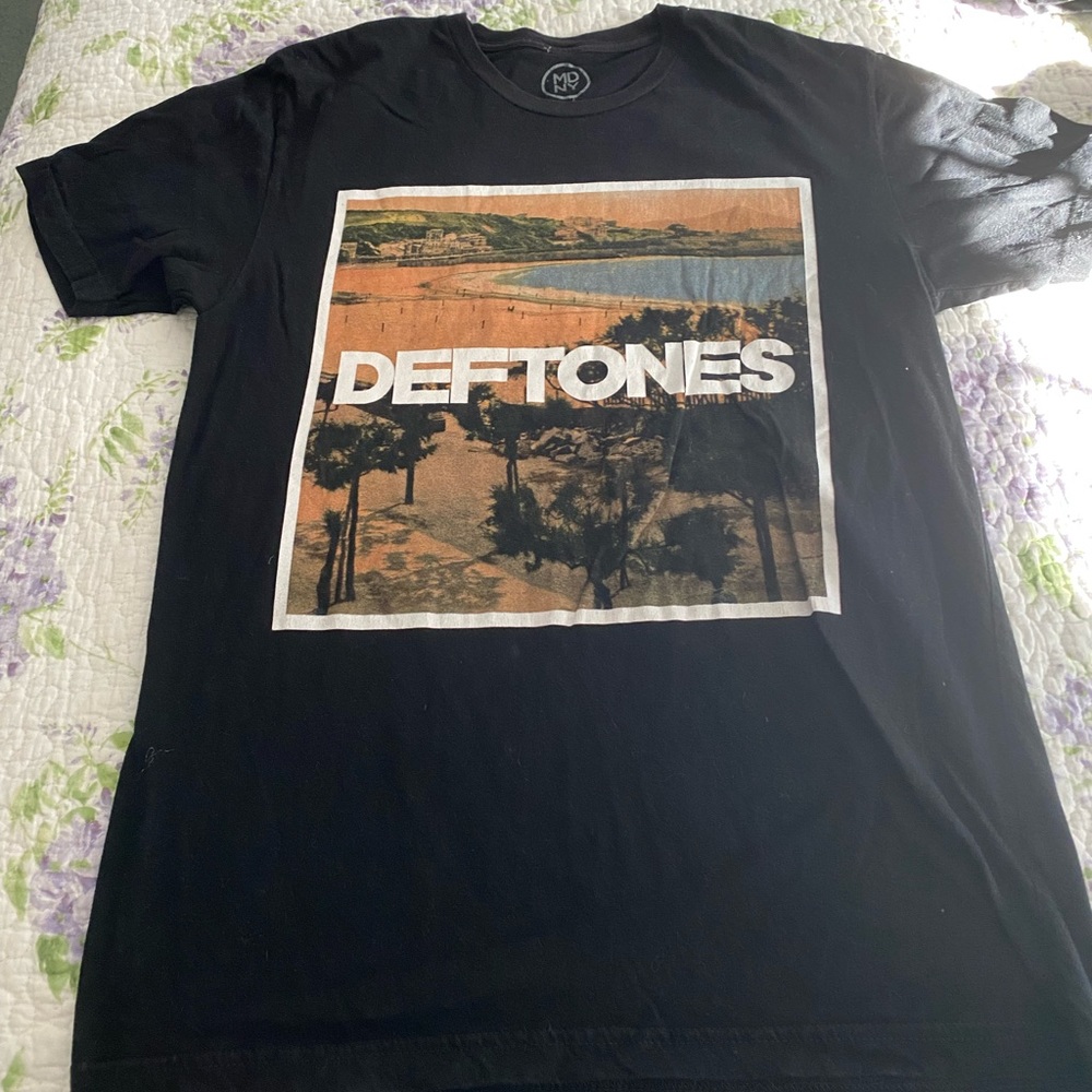 Official Medium Men’s Deftones 2015 Tour Band Tee